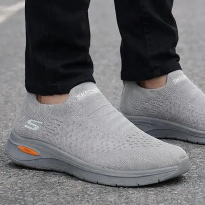 کفش اسکیچرز مدل RIVON طبی لژدار رنگ طوسی روشن مناسب پیادهروی و روزمره سایز 37 تا 44
