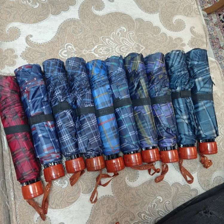 چتر چهار خانه تاشو ضد باد سبک و کمجا پارچه ضد آب مناسب باران و آفتاب زنانه و مردانه